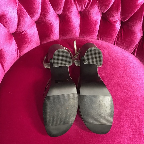 True Vintage 90’s Silver & Sequin Platform Heels - Picture 13 of 16